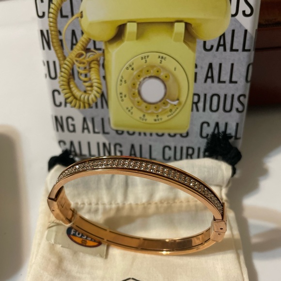 Fossil RETIRED Rose Gold with Crystals ladies bracelet clasp bangle NWT - Picture 1 of 16